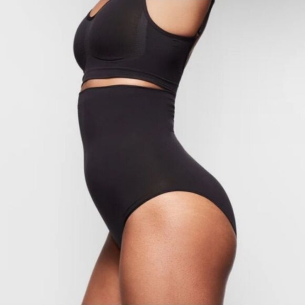 SKIMS Seamless Sculpt Mid Waist Shaping Brief In Onyx 4X/5X - Picture 2 of 7